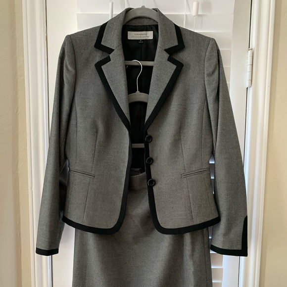 Tahari Jackets & Blazers - Tahari Women’s Skirt Suit Size 4